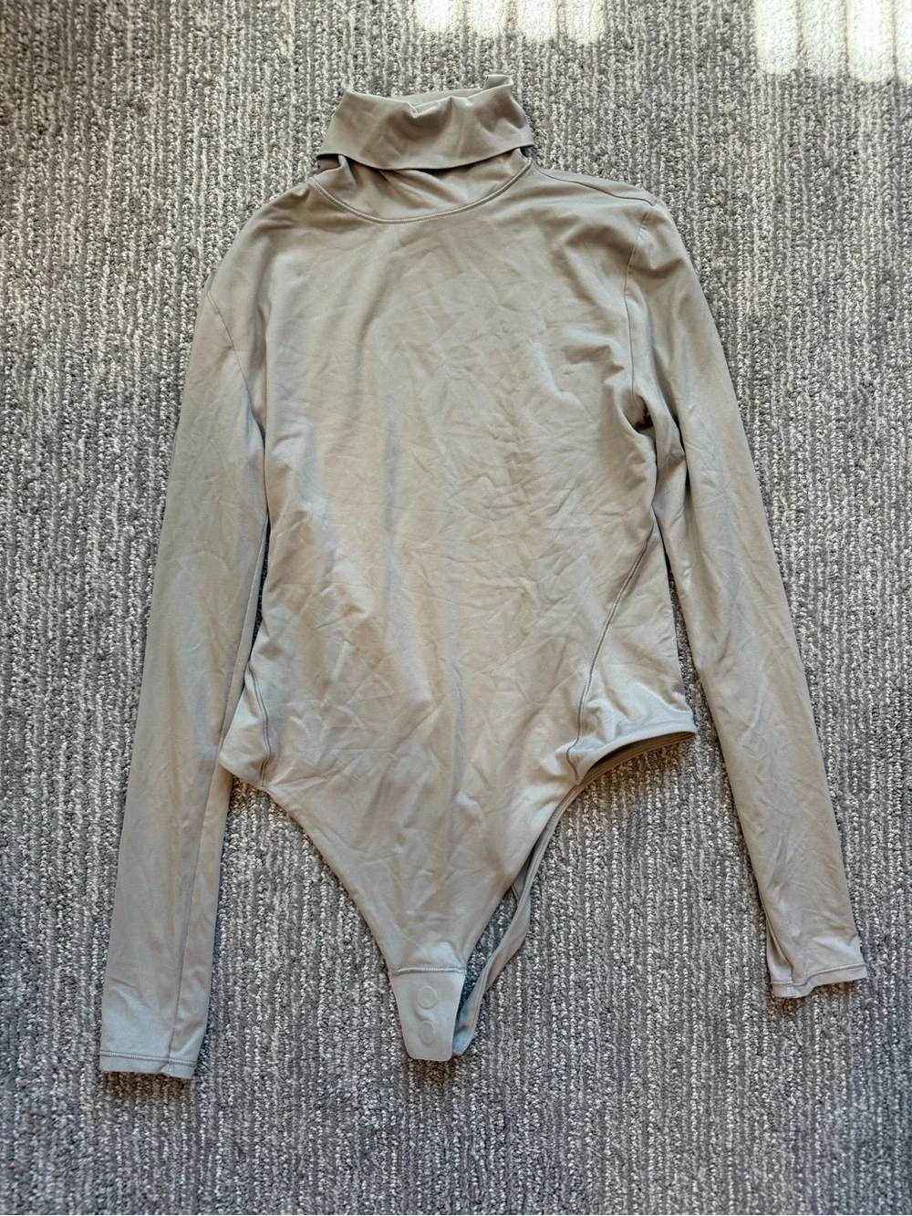 Lululemon Beige Long Sleeve Turtleneck Bodysuit Women’s Medium Mock Neck Stretch
